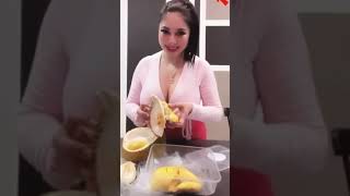 Tetangga lagi Belah Duren#video#日本#japan #durian #shorts #short #sexyvideo#viral#ドリアン