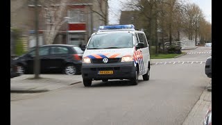 Oude politiebus, (oude) Ambulances en VOA met spoed naar verschillende ongevallen