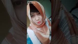 Dadi wong ayu ojo kemenyek 😀.. Video tik tok