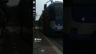 Tramvaj Vario LFR.S s Ev.č.: 1373 s výlukovou linkou č.: 11 přijíždí na zastávku: Kotva v Ostravě