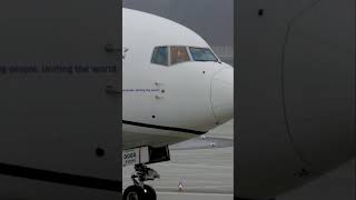 👨‍✈️👋 Hello from the pilot of United Airlines Boeing 767-424ER N76065 at Frankfurt Airport (FRA)