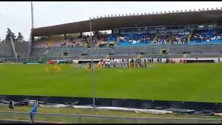 Brescia-Cittadella:Il tifo della Curva Nord al 1'