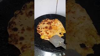 Aloo paratha 🤤🤩#shortsfeed #youtubeshorts #shorts #viralvideo #shortvideo #food