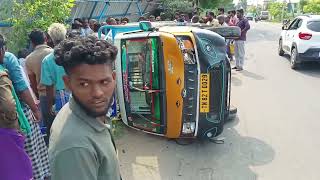 சட்டநாதபுரத்தில் இரு சக்கர வாகன பழுது நீக்கும் கடைக்குள் புகுந்த சரக்கு வாகன ஆட்டோ ..