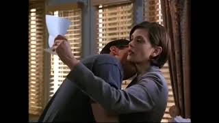 Lois & Clark 4x16 11 - Lois sneaks a letter to Superman