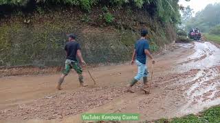 Longsor di Jalan Sindang Reret Penjol Kampung Cianten