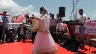 GÜRCİSTAN KARAPAPAK FOLKLOR EKİBİ "SARVAN" SARI GELİN OYUNU.avi