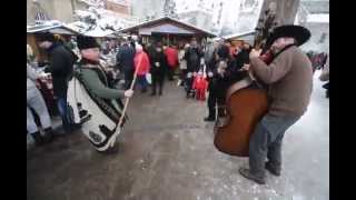 Magyar Betyár flessmob - Hungarian rouge/rowdy (highwaymen) - man flashmob