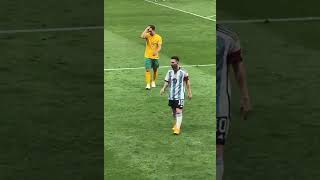 NO PODIA FALTAR😂 !!!  AFFICIONADO CHINO QUISO SALUDAR A MESSI