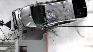 2014 Toyota Prius small overlap IIHS crash test