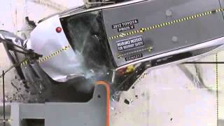 Crash Test 2012 - 13 Toyota Prius V (Small Overlap Test) IIHS