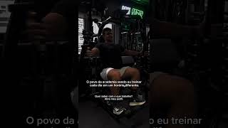 Tenho certeza que a galera da academia pensa isso. Principalmente quando apareço as 14h. 😅