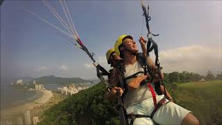 JUNINHO VOANDO DE PARAPENTE EM SÃO VICENTE