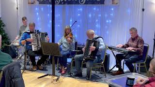 Frank Morrison & Friends playing reels on New Years Day 2023