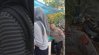 Pak Polisi Becanda Pagi Sama Ibu Ibu