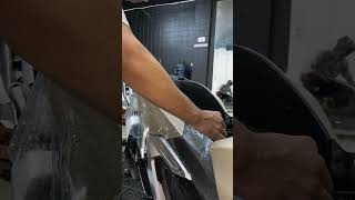 Proses pemasangan ppf pada Honda ADV160 di Motowraps