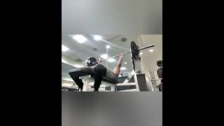 NICE AND CONTROLLED BENCH PRESS #bodybuilding #fitness #shorts