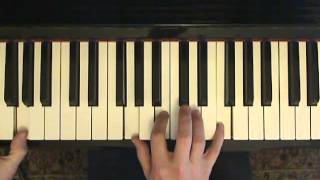 How to play the dominant seventh chord at the piano