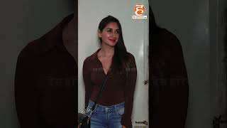 Paparazzi  को Pose देती नजर आई Nikita Dutta