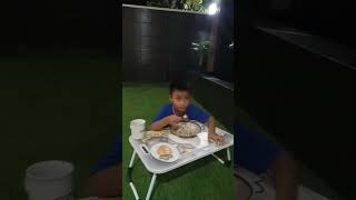 Makan malam di taman