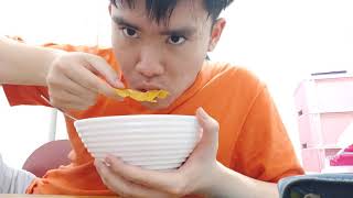 michael alfharino's VLOG : mukbang pelita chicken noodles