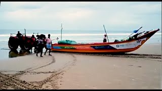 Solis Tractor 4WD In Yacht At Sea Beach | Solis Tractors Performance In Pulling Ships At Beach