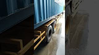 Any issues with this container? #container #truck #containertruck #automobile #commercialvehicle #us