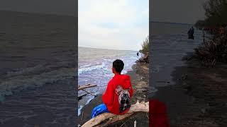 Berada di laut santai aja