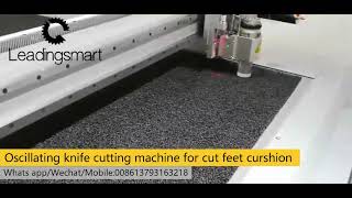 Oscillating knife cutting machine for cut feet cushion