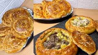 Курники с курицей и картошкой. Вместе с мясом и картофелем будет очень сочным и нежным.