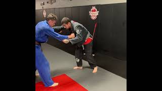 Single leg (collar drag single) : Moncaio Brothers JiuJitsu