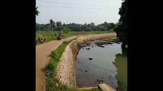 Sungai Cibeteung yang tenang, sejuk dan damai