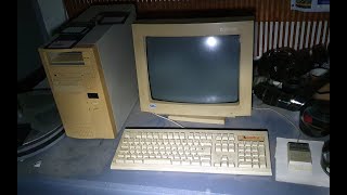 Old Windows 3.1 PC STILL WORKING in a cinema abandoned for decades