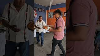 Así se sirve el desayuno en las fiestas en Santiago Apóstol, Ocotlán, Oaxaca 👍💯🤠