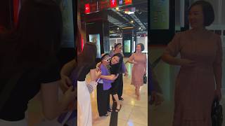 Khi Fan Yêu Thương 2 Bu - IDOL Tiktok #funny #trending #tony #shortsvideo #tonyvabu #shorts