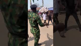 Trending video of a Nigerian soldier advising youths in Kubwa, Abuja against looting food items