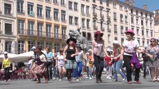 Vidéo Finale flashmob Chapeaux