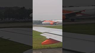 Aircraft in Runway #aircraftspotting #flights #flightvideos #flightvlog #runwaylooks #easyjet #tours