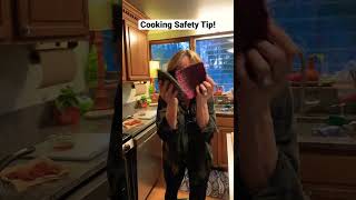 DON’T BURN YOURSELF! Safety tip #cooking #food #tips #cookingtips #momtips