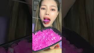 She is the master of ice eating, the sounds is so beautiful.