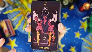 THE PULP GIRLS TAROT DECK -Review- USE IT TO TAP INTO YOUR INTUITION & CONNECT WITH YOUR INNER SELF!