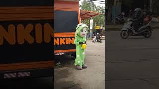 ada boneka tersenyum ni