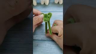 A tutorial video on how to make a cute little dog with a torsion bar