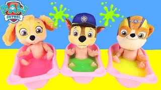 Los cachorros de PAW PATROL Chase, Skye y Rubble con slime de colores | Ellie Sparkles