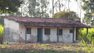 Uma casa no meio do nada.