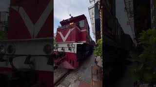 Hanoi Street Train | close up train view Vietnam 🇻🇳 #shortsvideo  #travel  #hanoi  #vietnam