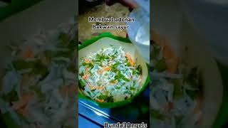 Membuat adonan bakwan sayur #food #cooking #videoshort #gorengan #minivlog #masak #bakwansayur #fyp