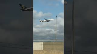 Singapore Airlines take off from Newark Airport