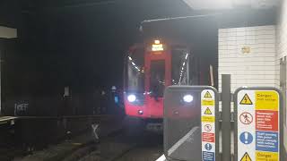 District Line S7 stock at Victoria - TransportStuff Shorts