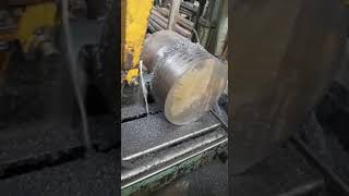 Резка металла ленточной пилой  Metal cutting with a band saw